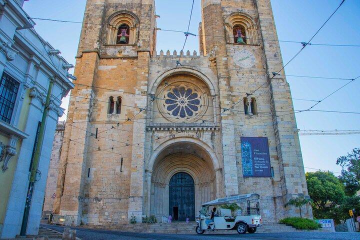 Lisbon Early Morning TukTuk Tour with a True Local Guide