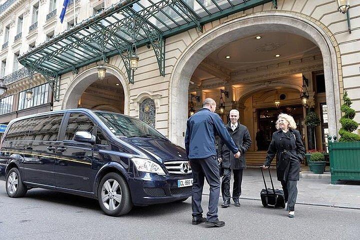Private Departure Transfer from Paris to CDG, ORLY, BVA Airports