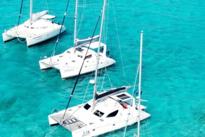 Isla Mujeres Catamaran with Snorkel, Lunch & Unlimited Drinks