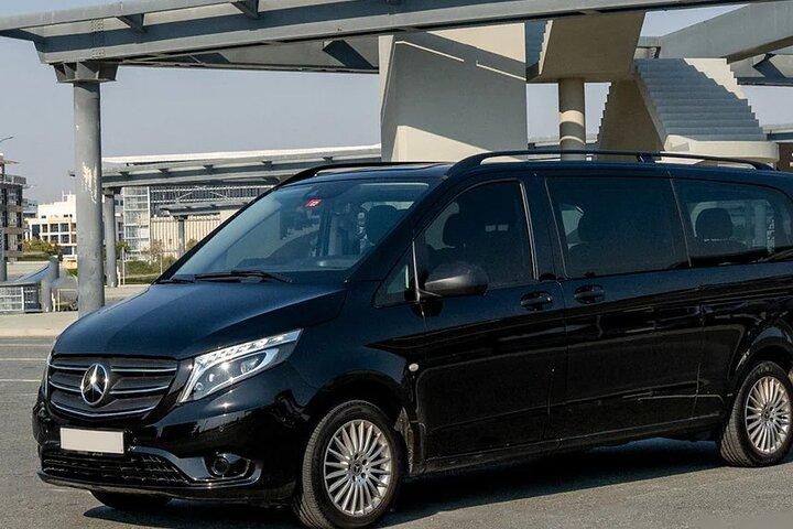 Lisbon to Porto Private Transfer With Sightseeing Stops
