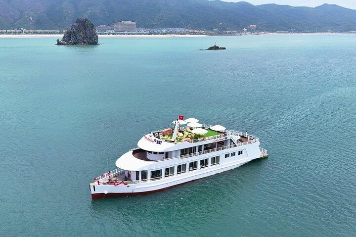 Full Day Bai Tu Long Kayaking and Cave Tour