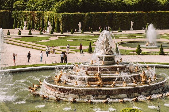 Versailles Palace and Gardens Walking Tour