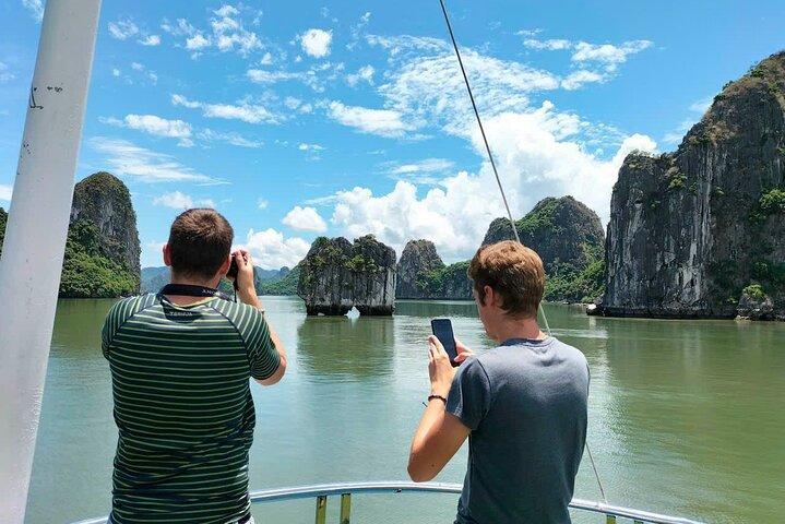 Hanoi: Ha Long Bay Day Cruise: Cave Exploration - Swim and Kayak