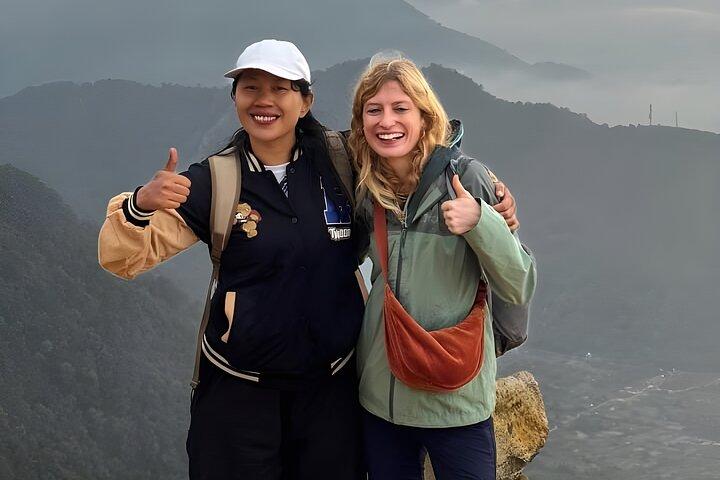 Hiking Sibayak volcanoe and city tour arround Berastagi