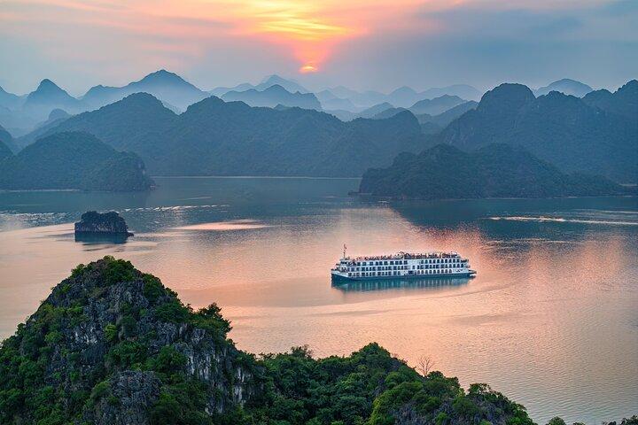 Indochine Luxury Cruise 3D2N Halong and Lan Ha Bay from Hanoi