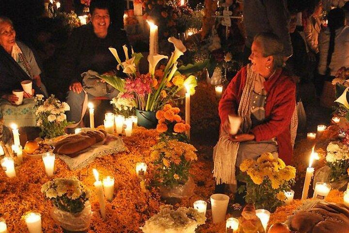 Private tour Dia de Muertos in Mixquic transportation and bread of the dead