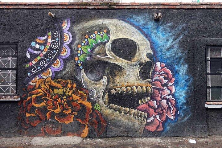 Private tour Dia de Muertos in Mixquic transportation and bread of the dead
