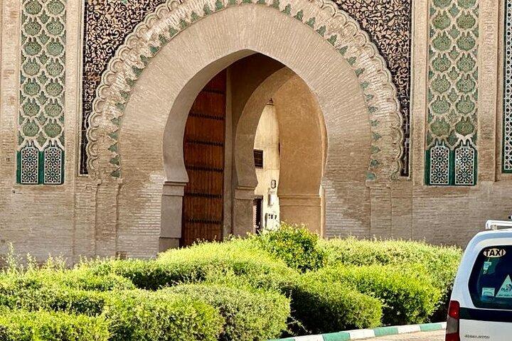 Volubilis, Moulay Idriss Zarhoun and Meknes Car Tour from Fes