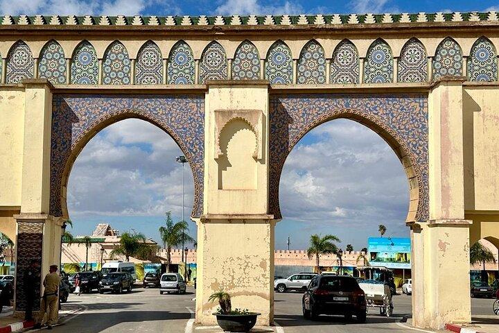 Volubilis, Moulay Idriss Zarhoun and Meknes Car Tour from Fes