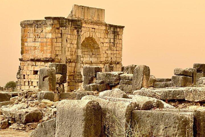 Volubilis, Moulay Idriss Zarhoun and Meknes Car Tour from Fes