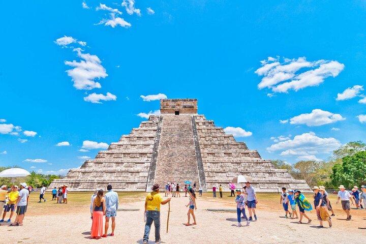 Chichen Itza Cenote and Valladolid Day Tour with Tequila Tasting