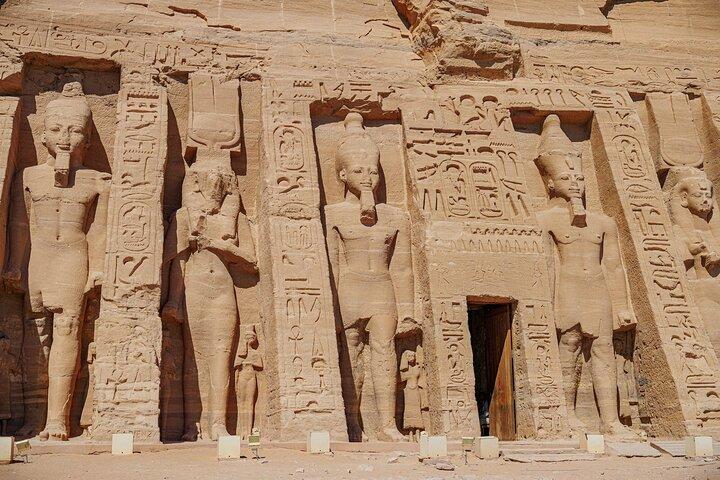 8-Day Egypt Tour : Cairo & 4-Night Nile Cruise + Domestic Flights