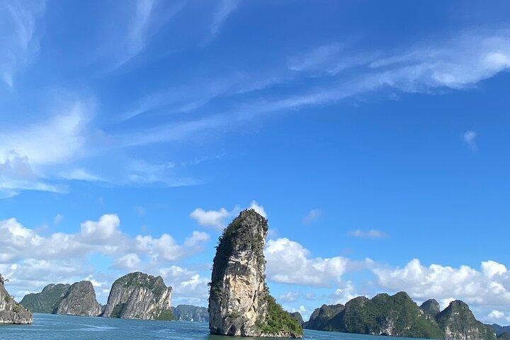 Halong Bay Shore Excursion – 5 Hours Cruise with Lunch