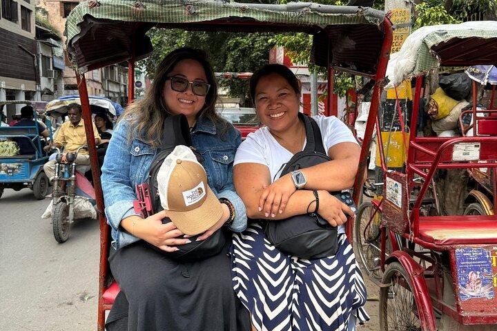 Old and New Delhi Highlights Tour with Old Delhi Rickshaw Ride