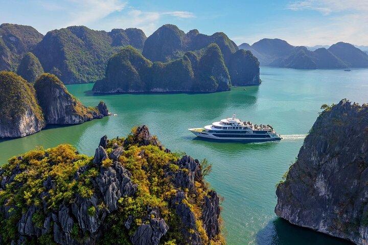 Sea Octopus Day Cruise and Ha Long Bay with Ti Top and Sung Sot