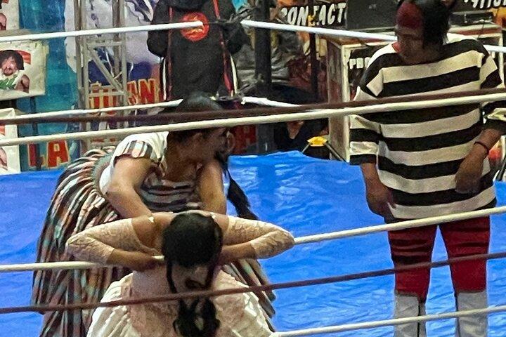 La Paz: Queens of the Ring, Cholitas Wrestling
