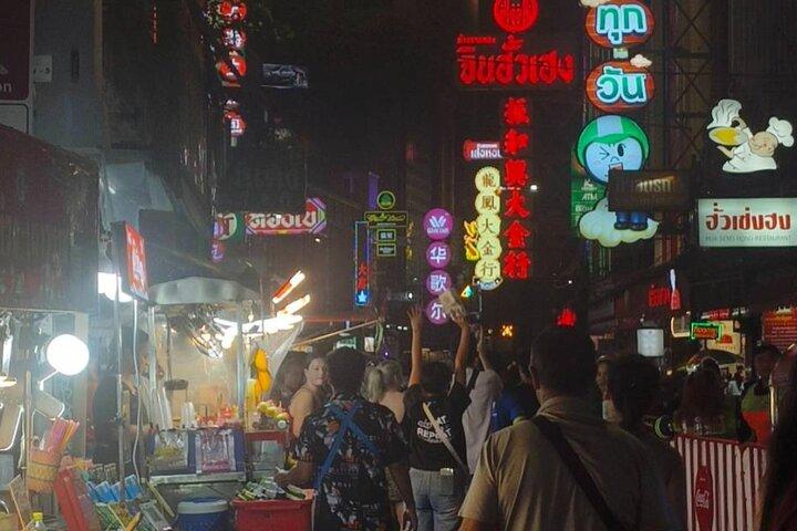 Bangkok Night Tuk Tuk Tour : Street Food,Hidden Gems&Hotel Pickup
