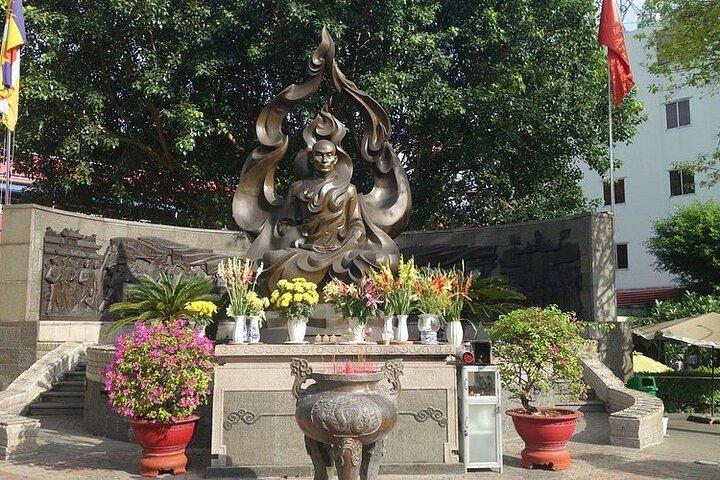 Discover the hidden gems of Saigon beyond the tourist map