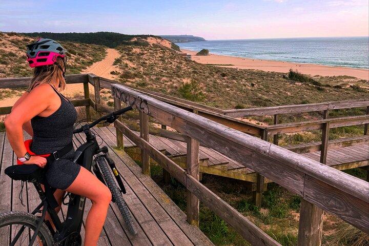 From Lisbon Premium E-Bike Tour in Sesimbra with Regional Picnic