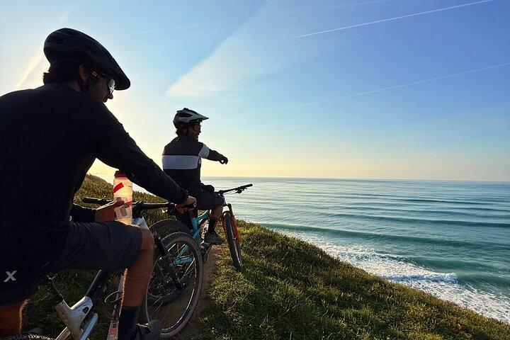From Lisbon Premium E-Bike Tour in Sesimbra with Regional Picnic