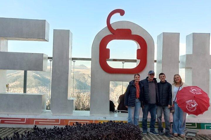 La Paz: Walking and Cable Car City Tour; Urban Experience