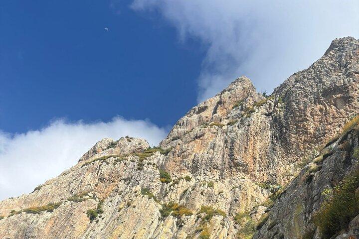 Private Tour Peña de Bernal, Hike and Vineyard Wine Cup Included