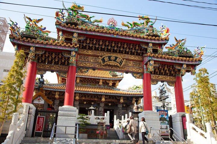 Yokohama Walking Tour Chinatown Temples and Bayside