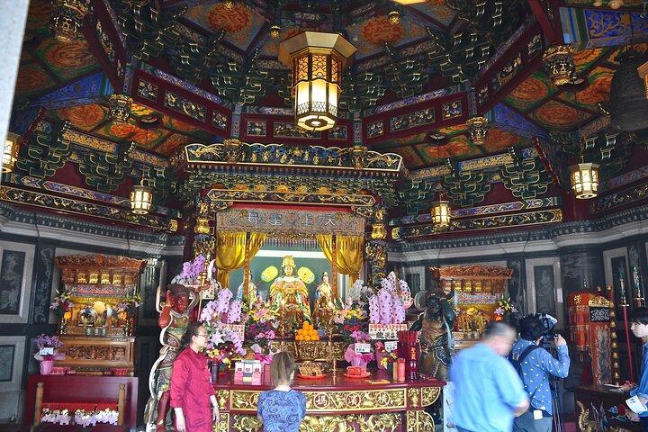 Yokohama Walking Tour Chinatown Temples and Bayside