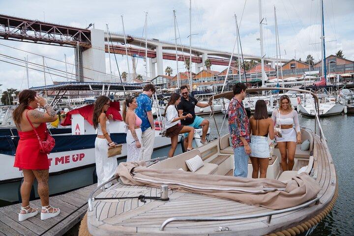 Lisbon Premium Cozy Boat with Pizza & Open Bar