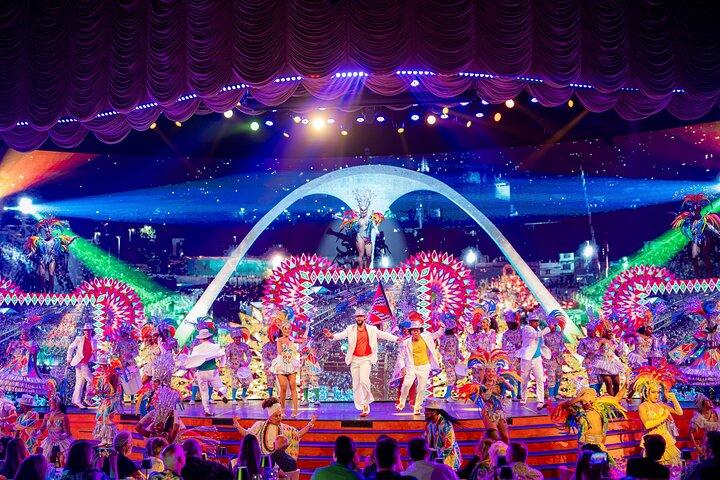 Roxy Dinner Show : Dinner & Spumante & Show