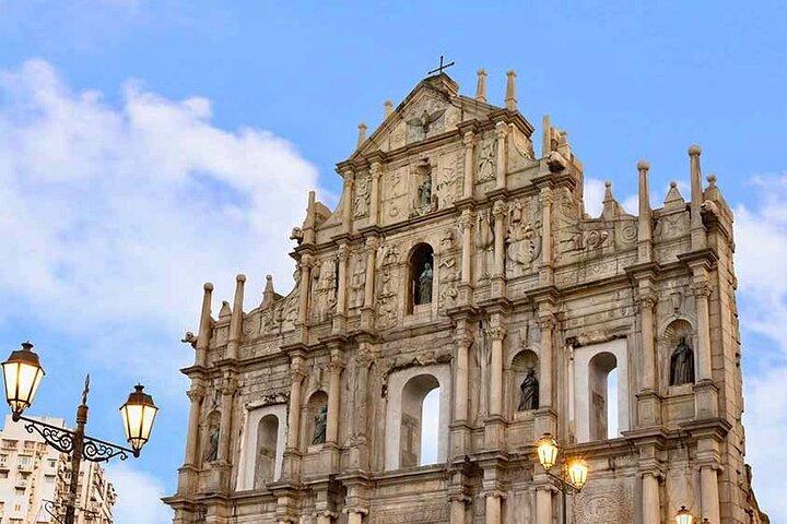VIP Private Macau Day-trip from Hong Kong w. Private Guide & Car