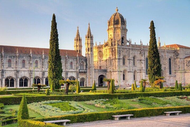 Lisbon : Capital of Fado Dinner Included - Private Tour