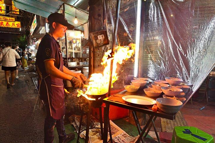 Bangkok Michelin Foodie Tour in Chinatown with 15+ tastings