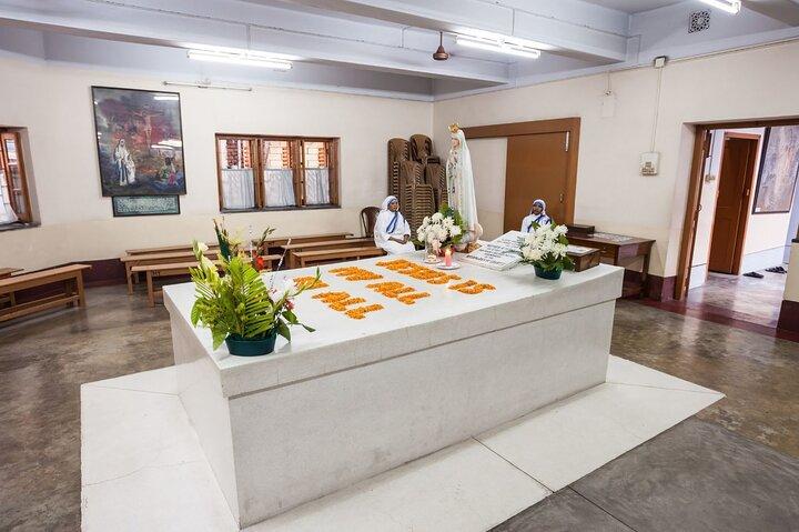 Kolkata Soul Trail - Heritage, Temples & Local Life Group Tour
