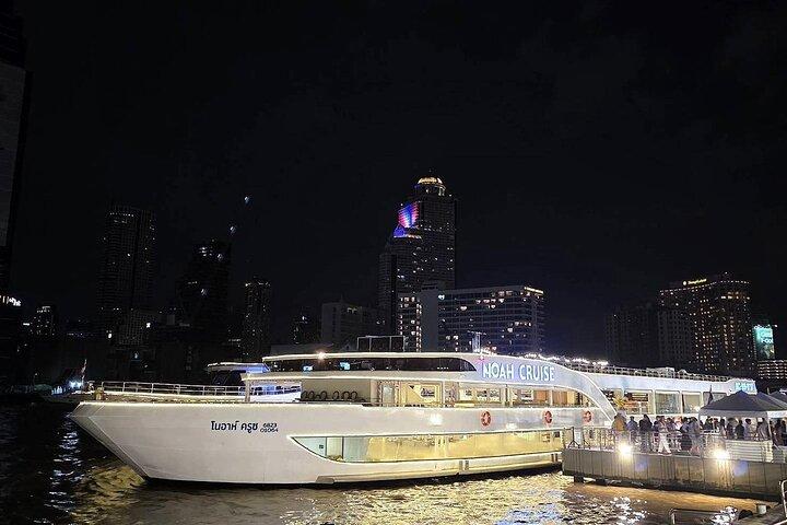 Noah Luxury Dinner Cruise with Traditional Show in Bangkok
