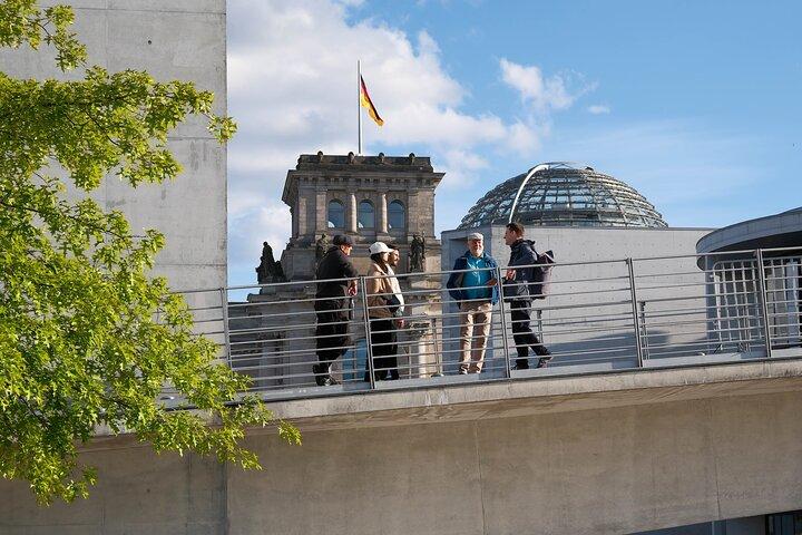 Tour Places of democracy in the government district from Futurium