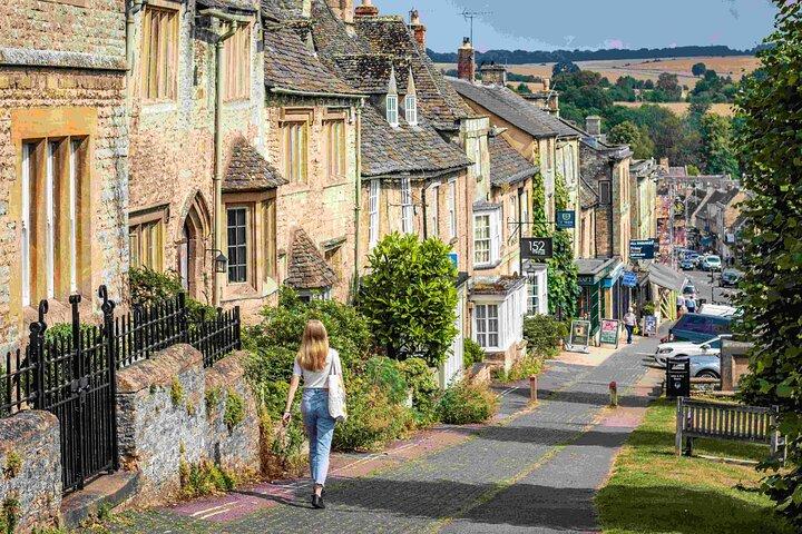 Cotswolds Villages and Countryside Full-Day Trip from London