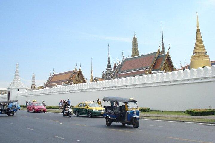 Private Bangkok Highlights: Grand Palace, Temples & Flower Market