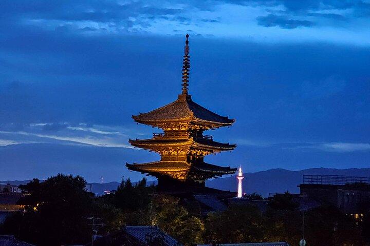 Kyoto Gion Night Guided Walking Tour for 3 Hours