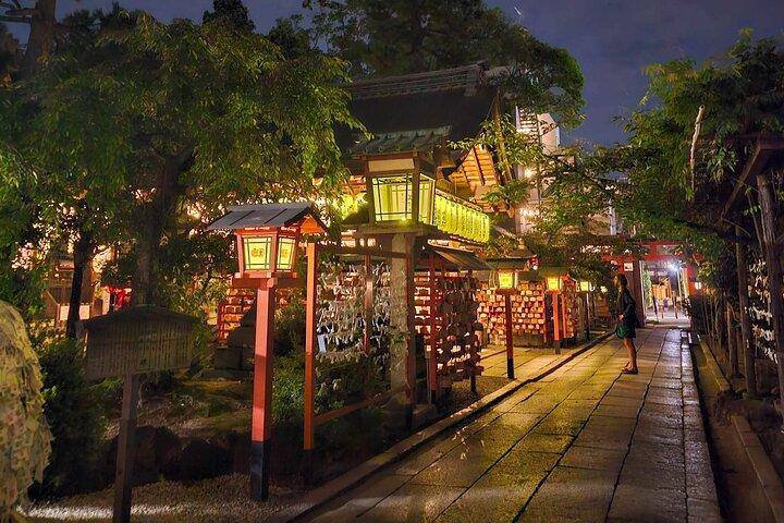 Kyoto Gion Night Guided Walking Tour for 3 Hours