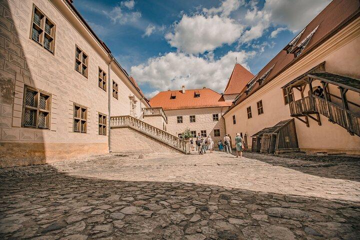 Riga to Vilnius Private Sightseeing Transfer and Tour
