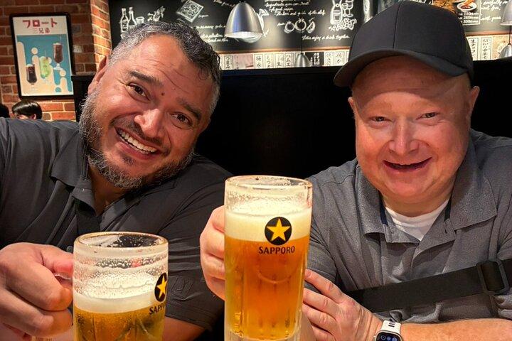 Tokyo: Shinjuku Bar Crawl Tour -3 Drinks & Local foods-