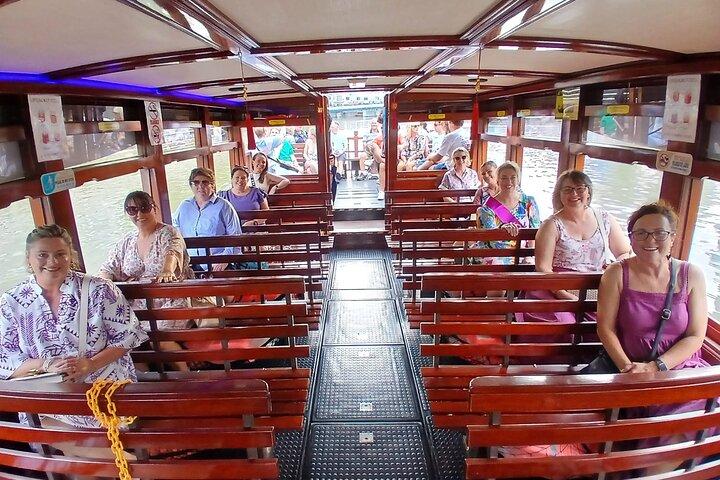 Singapore Guided Night Tour with 2 Light Shows & River Cruise