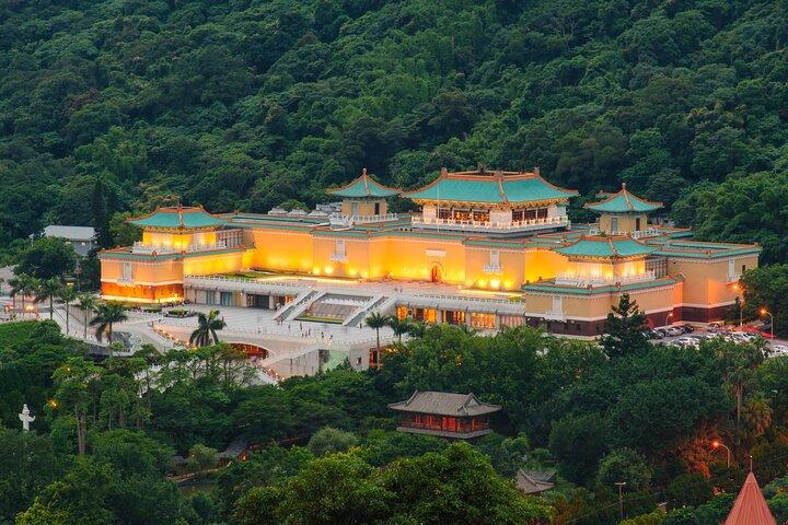 One-Day Historical and Heritage Tour in Taipei