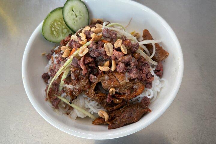Da Nang Authentic Food and Hidden Gem Sightseeing Tour by Scooter
