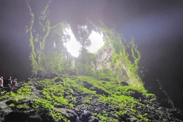 Yogyakarta Day Tour: Jomblang Cave and Timang Beach gondola ride