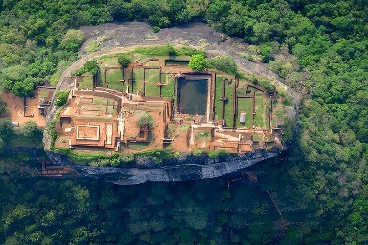 Private Transfer from Colombo to Sigiriya with Sightseeing Stops