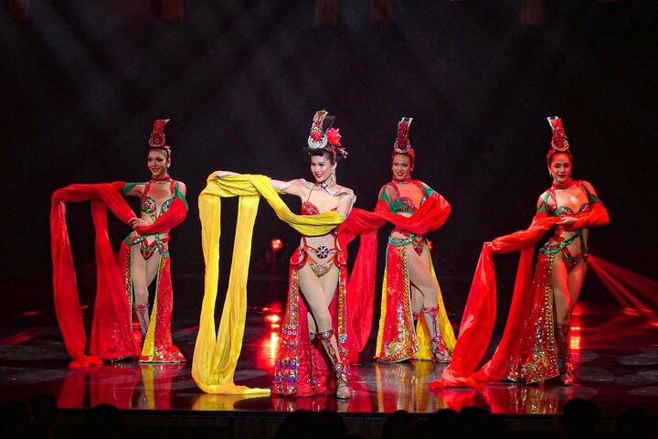 Simon Cabaret: Phuket’s Ladyboy Glamour Show