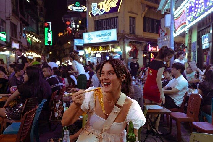 Hanoi: Old Quarter Nightlife Walking Tour with Local Guide