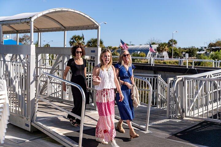 1.5-Hour Charleston Harbor Cruise with Live Narration